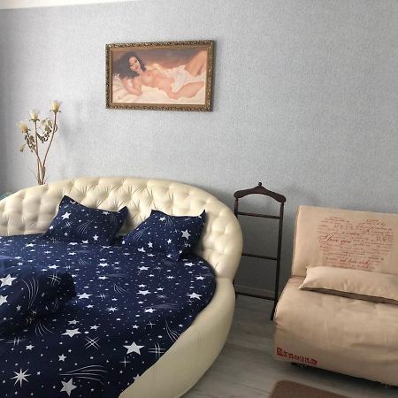 Апартаменты Дворец Украины С Круглой Кроватью Kiev Luaran gambar